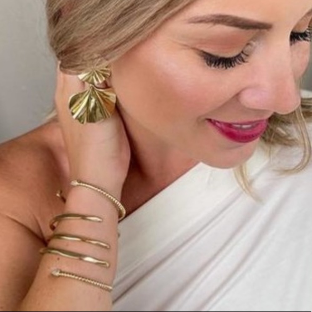 :: Stella & Dot [GOLD] Delicate Pavé Hardware Cuff - Picture 6 of 6